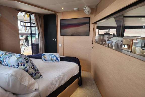 Master Cabin to Salon