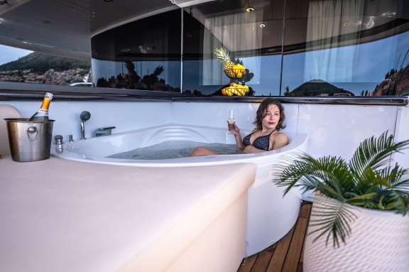 Private Jacuzzi VIP Cabin