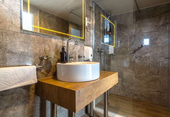VIP Cabin Bathroom