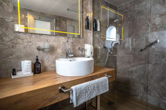 Twin/Double Cabin Bathroom