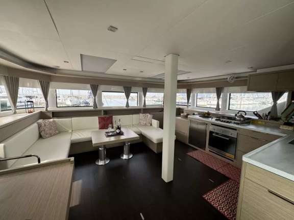 Image of Jellyfish yacht #3