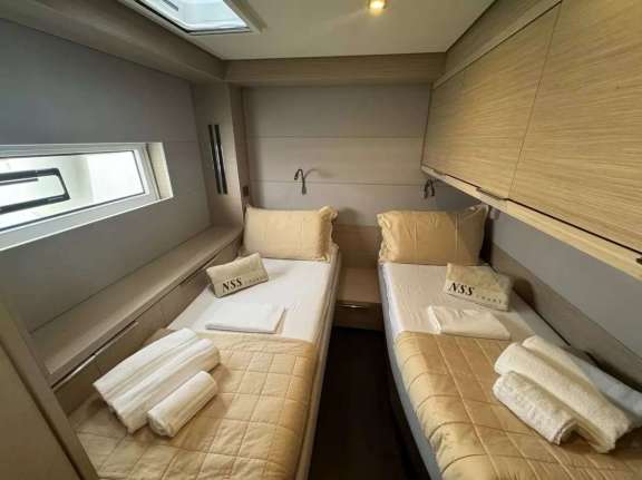 Image of Jellyfish yacht #8