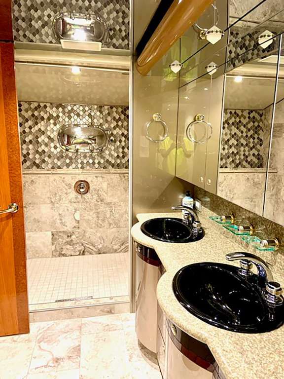 Image of CHASER yacht #8