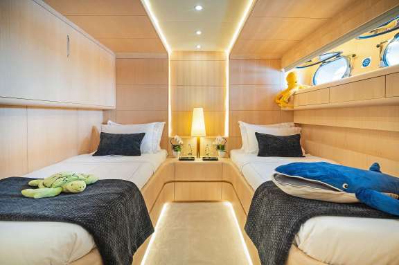 Image of PAREAKI II yacht #10