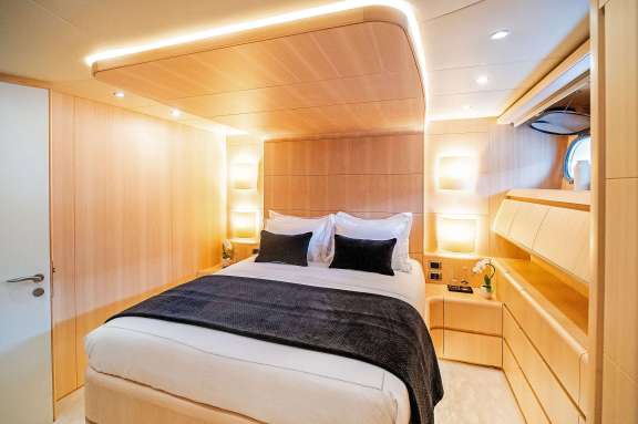 Image of PAREAKI II yacht #8