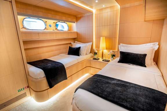 Image of PAREAKI II yacht #9