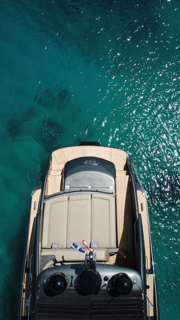 Image of 007 yacht #13