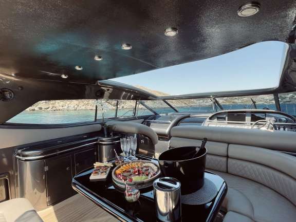 Image of 007 yacht #5