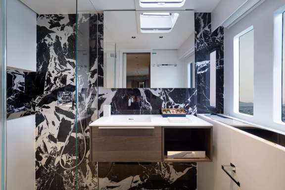 Sunreef 50 BLESSED Master Shower/Head