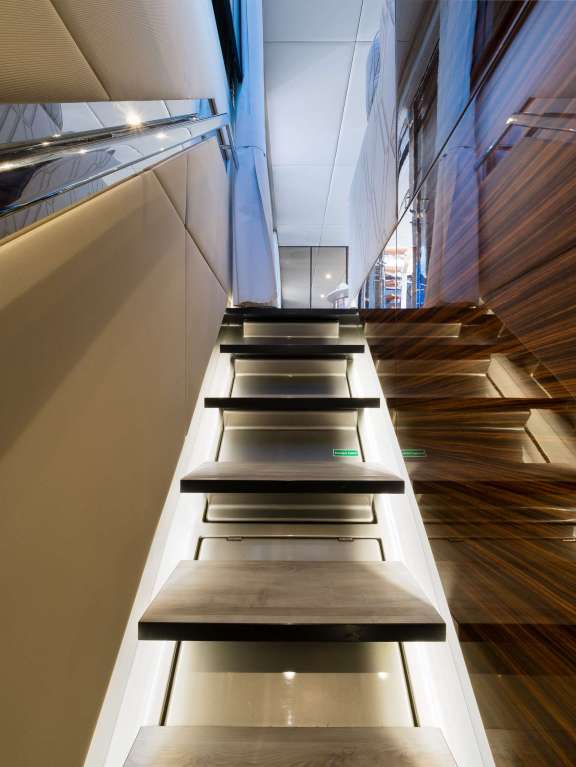 Image of DESSUS yacht #16