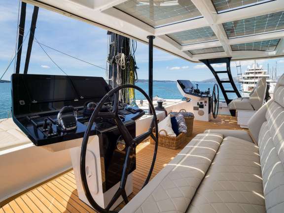 Image of DESSUS yacht #19