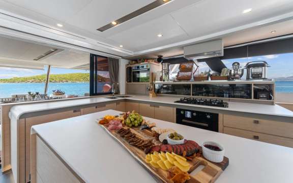 Image of HOURGLASS yacht #10