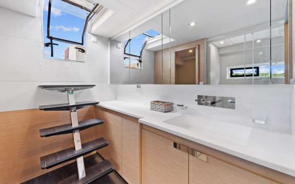 Image of HOURGLASS yacht #13