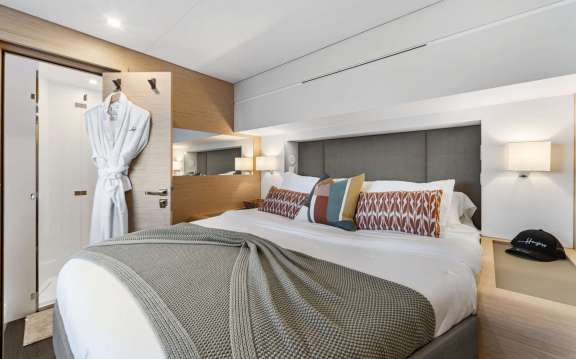 Image of HOURGLASS yacht #16