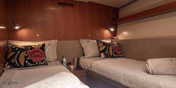 Image of LA LOEVIE yacht #17