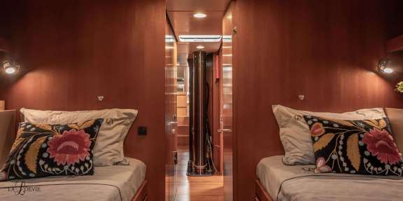 Image of LA LOEVIE yacht #18