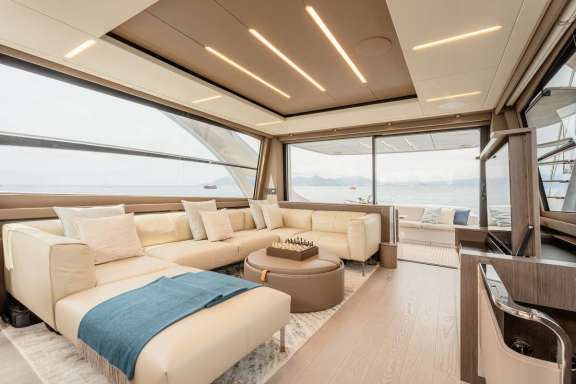 Salon with retractable window to aft deck