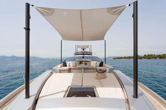 Large bow sun beds & bow dining