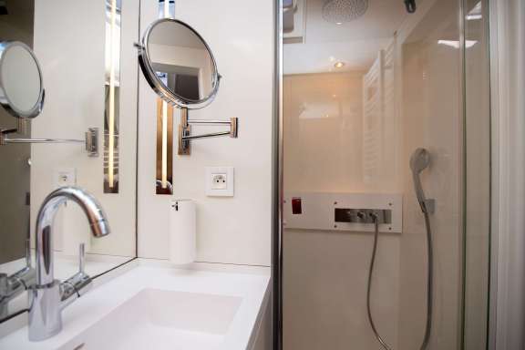 Image of BUBBLES (CNB 76) yacht #15