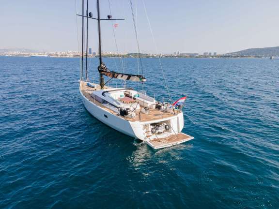 Image of BUBBLES (CNB 76) yacht #4