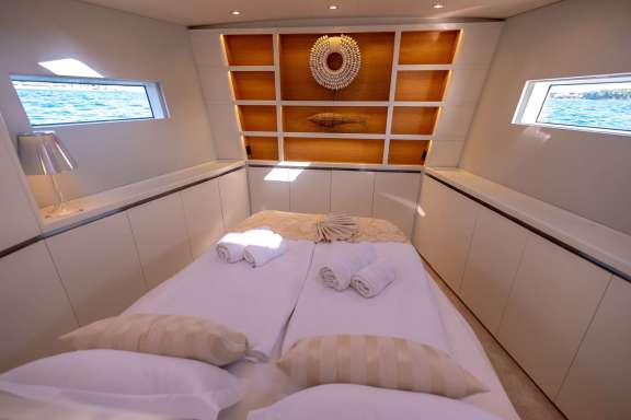 Image of BUBBLES (CNB 76) yacht #6