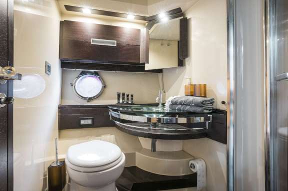 Gust Cabin Bathroom
