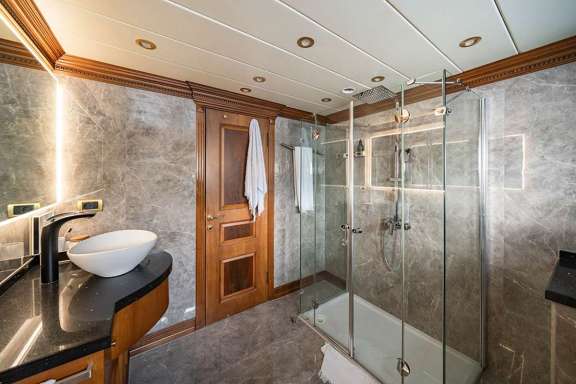 IRAMA - 2024 - Bow Stateroom Bathroom