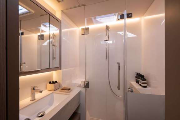 Image of HAPPY yacht #11