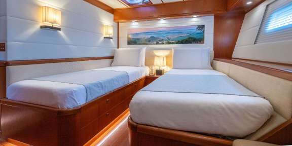 Image of SELENA yacht #18