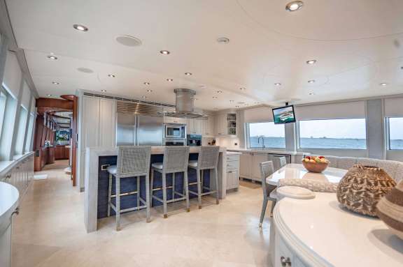 Image of RISK & REWARD yacht #4