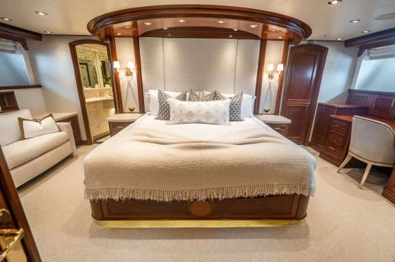 Image of RISK & REWARD yacht #6