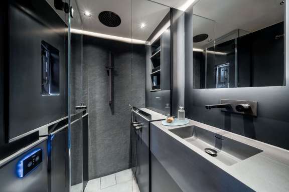 Image of DOUBLE HAPPINESS yacht #12