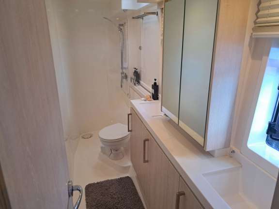 Guest head and shower