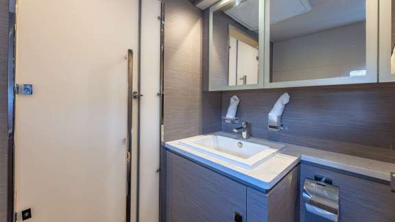 Image of Happy Place yacht #9