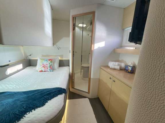 Guest head and shower