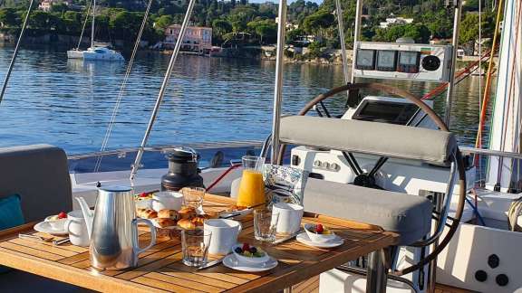 Breakfast on the flybridge