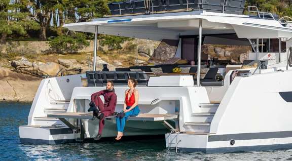 Aft Deck Hydraulic Platform - Factory Photo