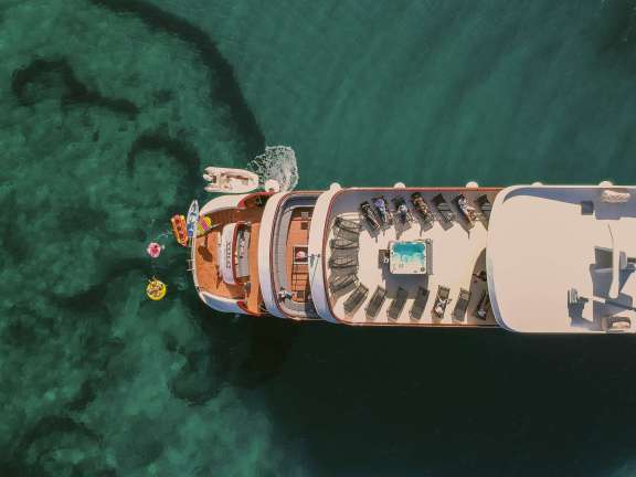 Image of YOLO yacht #16