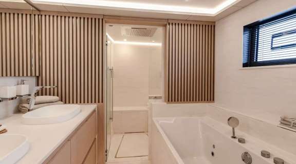 Master Cabin Bathroom Factory Photo