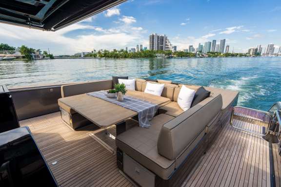 Image of Glycerine yacht #3