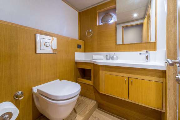 Aft Master Cabin Bathroom