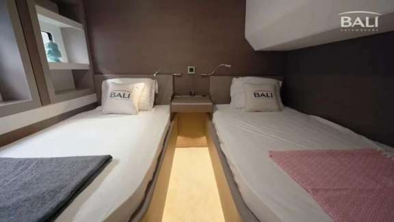 Image of Blue Moon yacht #7