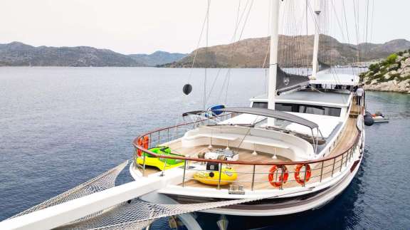 Image of Questa Vita yacht #13