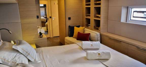 Image of Halekulani yacht #6