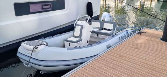 Image of Halekulani yacht #8