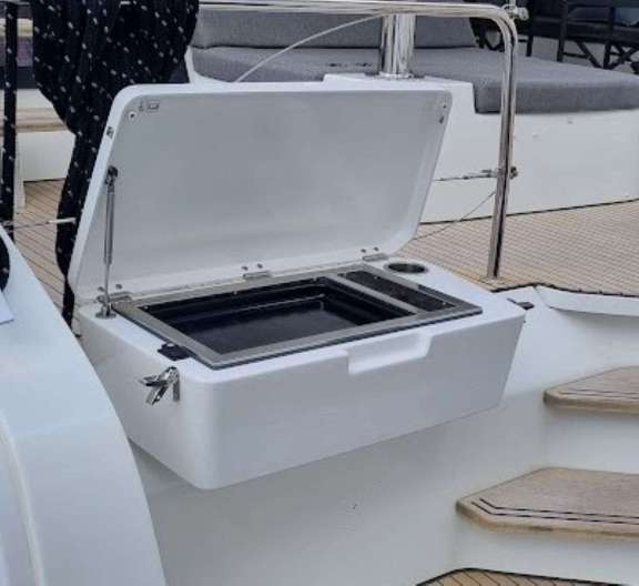 Image of Halekulani yacht #9