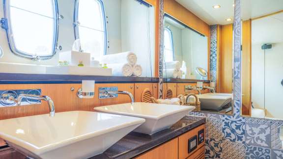 Image of JOLIDOR yacht #16