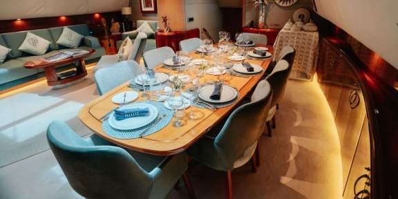 THANDEKA - Dining Table