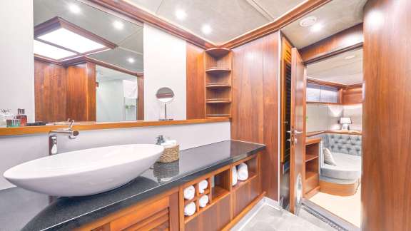 Image of LADY GITA yacht #16